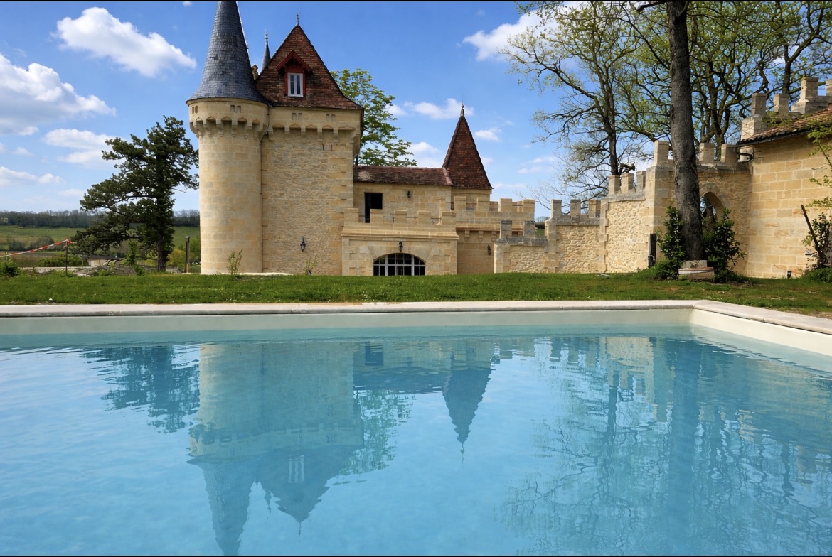 Piscine privée chauffable face au château